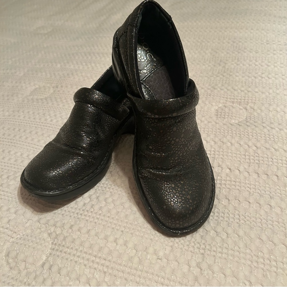 b. o. c. Size 7.5 Black‎ Clogs with Glitter - Picture 6 of 7